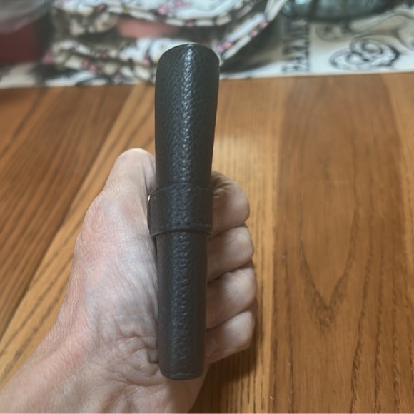 YSL Authentic Yves Saint Laurent Black Leather Key Holder with Gold Hardware - Picture 6 of 12